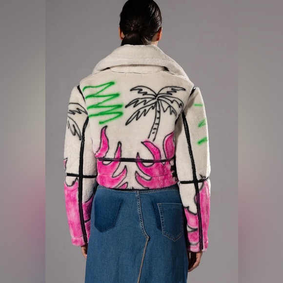 NWOT. AKIRA Label Crushing It Graffiti Cropped Sherpa Jacket. - Picture 8 of 9